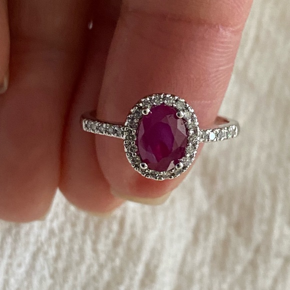 White gold w diamond and ruby stone - Picture 1 of 5